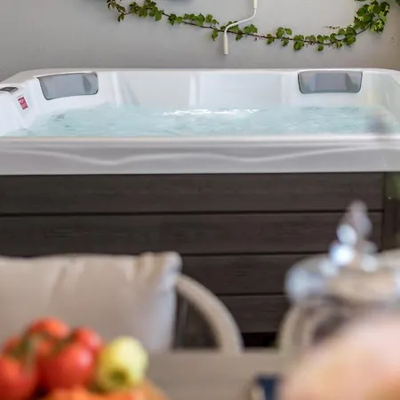 Lora With Spa Tub